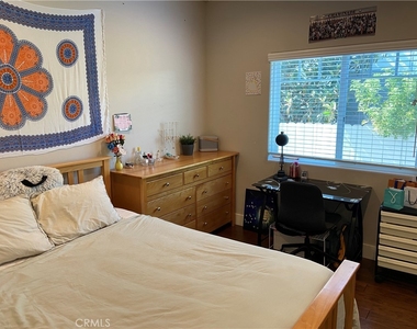 4470 Stansbury Avenue - Photo Thumbnail 28