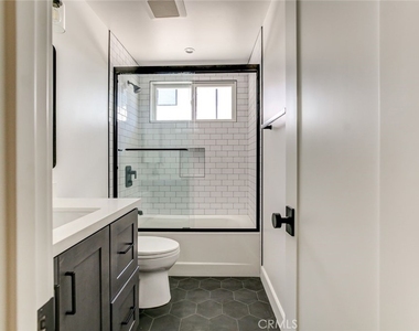 459 N Olive Street - Photo Thumbnail 6