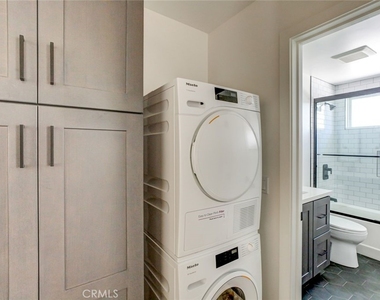 459 N Olive Street - Photo Thumbnail 5