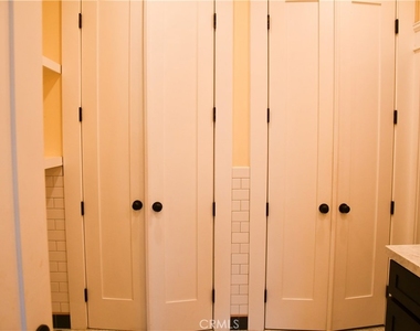 268 N Grand - Photo Thumbnail 11