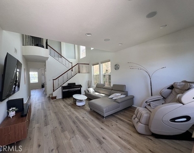 2546 Hibiscus Street - Photo Thumbnail 4
