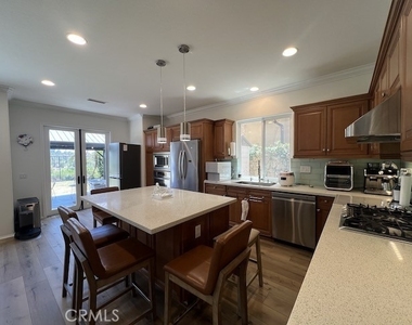 2546 Hibiscus Street - Photo Thumbnail 6
