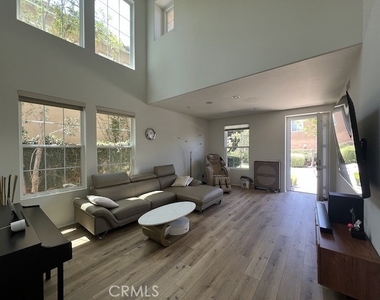 2546 Hibiscus Street - Photo Thumbnail 2
