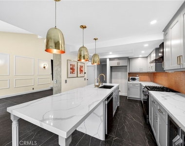 1034 Creekside Drive - Photo Thumbnail 11