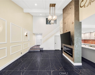 1034 Creekside Drive - Photo Thumbnail 5