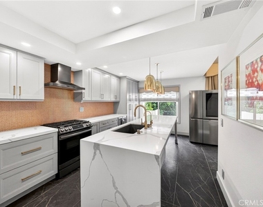 1034 Creekside Drive - Photo Thumbnail 8
