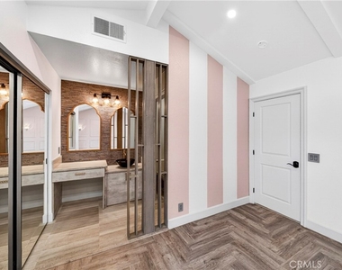 1034 Creekside Drive - Photo Thumbnail 24