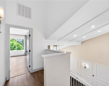 1034 Creekside Drive - Photo Thumbnail 14