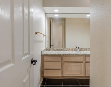 5370 Renaissance Avenue - Photo Thumbnail 29