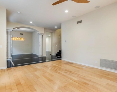 5370 Renaissance Avenue - Photo Thumbnail 5