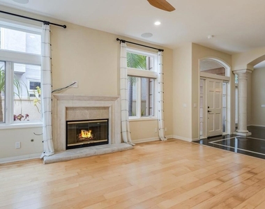 5370 Renaissance Avenue - Photo Thumbnail 4