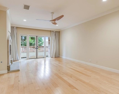 5370 Renaissance Avenue - Photo Thumbnail 13