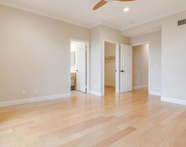 5370 Renaissance Avenue - Photo Thumbnail 31