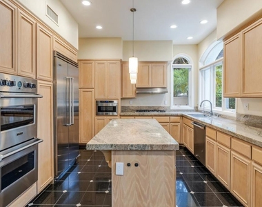 5370 Renaissance Avenue - Photo Thumbnail 9