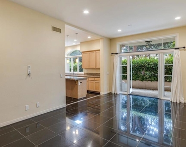 5370 Renaissance Avenue - Photo Thumbnail 11