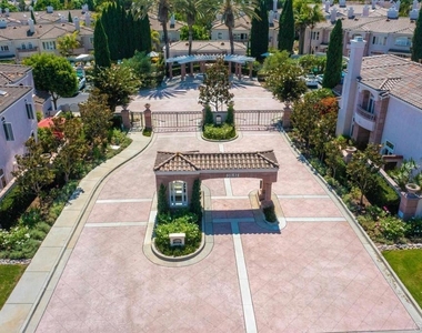 5370 Renaissance Avenue - Photo Thumbnail 40