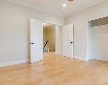 5370 Renaissance Avenue - Photo Thumbnail 25