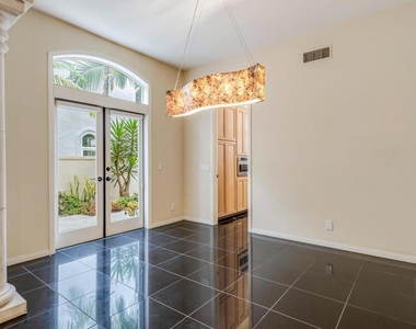 5370 Renaissance Avenue - Photo Thumbnail 6