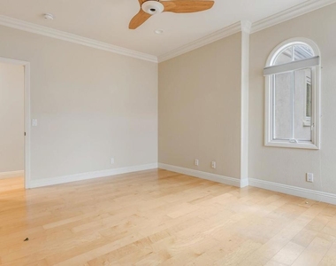 5370 Renaissance Avenue - Photo Thumbnail 28
