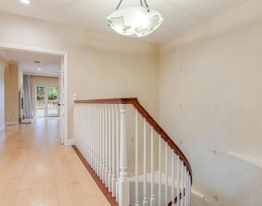 5370 Renaissance Avenue - Photo Thumbnail 23