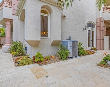 5370 Renaissance Avenue - Photo Thumbnail 36