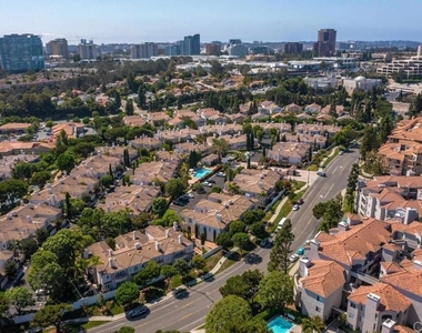 5370 Renaissance Avenue - Photo Thumbnail 37