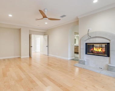 5370 Renaissance Avenue - Photo Thumbnail 15