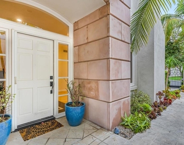 5370 Renaissance Avenue - Photo Thumbnail 2
