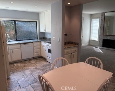2124 Woodbriar Court - Photo Thumbnail 4