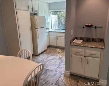 2124 Woodbriar Court - Photo Thumbnail 5