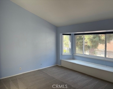 2124 Woodbriar Court - Photo Thumbnail 7