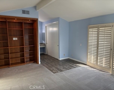 2124 Woodbriar Court - Photo Thumbnail 9