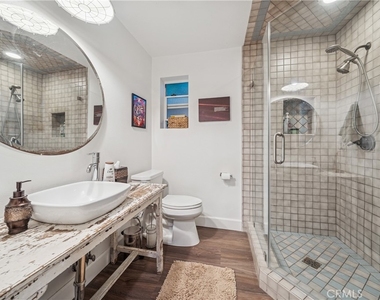 1044 Noria Street - Photo Thumbnail 20