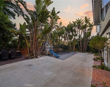 1044 Noria Street - Photo Thumbnail 24