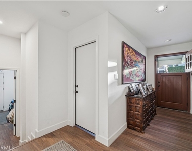 1044 Noria Street - Photo Thumbnail 14