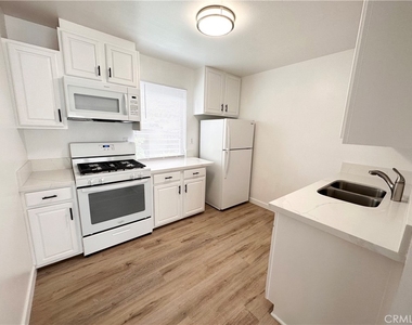33802 Castano Drive - Photo Thumbnail 4