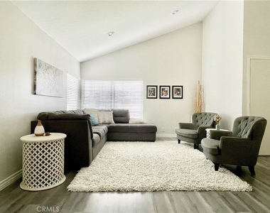 22881 Springwater - Photo Thumbnail 1