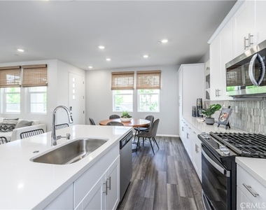 1221 Brush Creek - Photo Thumbnail 7