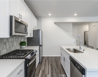 1221 Brush Creek - Photo Thumbnail 5