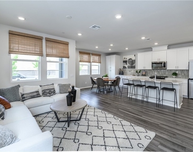 1221 Brush Creek - Photo Thumbnail 10