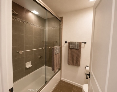 7320 Hawthorn Avenue - Photo Thumbnail 10