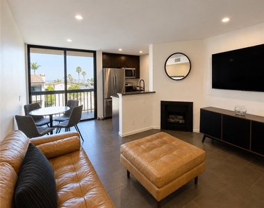 7320 Hawthorn Avenue - Photo Thumbnail 2