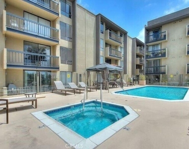 7320 Hawthorn Avenue - Photo Thumbnail 18