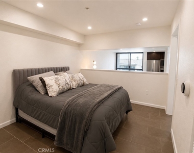7320 Hawthorn Avenue - Photo Thumbnail 8