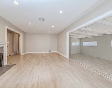 1817 E Morava Avenue - Photo Thumbnail 4