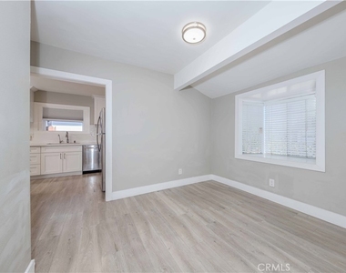 1817 E Morava Avenue - Photo Thumbnail 11