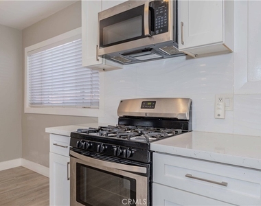 1817 E Morava Avenue - Photo Thumbnail 9