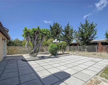 5411 Glenstone - Photo Thumbnail 14