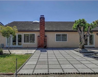 5411 Glenstone - Photo Thumbnail 13