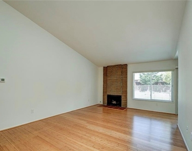 5411 Glenstone - Photo Thumbnail 2